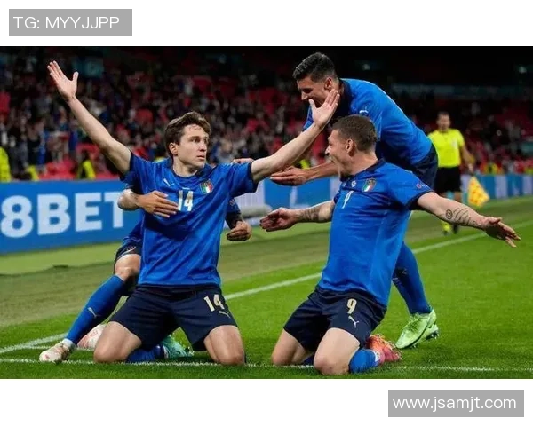 足球明星的盛世容颜与球场魅力交织的璀璨人生之旅