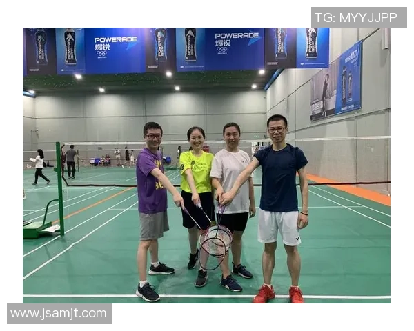 成都羽毛球队与北京羽毛球队赛后复盘团队协作的成功与不足分析